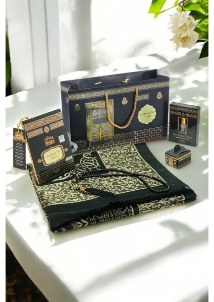 Isme Özel Kabe Desenli Çantalı Isimli Yasin Kitabı, Tesbih, Esans ve Seccade Seti Siyah fiyatları