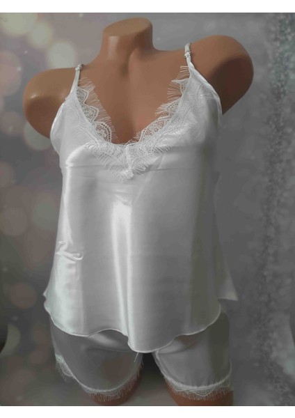 Beyaz Ip Askılı Yakası Zarif Dantelli Üst ve Paca Kısımları Zarif Dantelli Şort Kadın Takım Saten