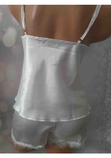 Beyaz Ip Askılı Yakası Zarif Dantelli Üst ve Paca Kısımları Zarif Dantelli Şort Kadın Takım Saten modelleri