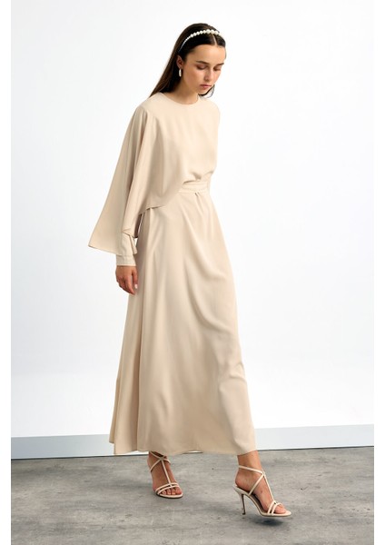 Bej Pelerin Detaylı Elbise