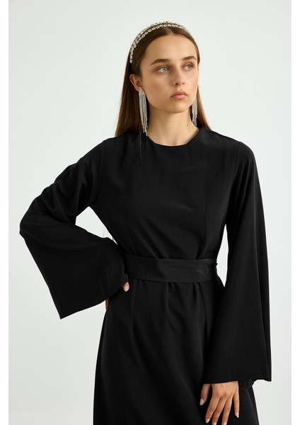 Siyah Kolu Volanlı Kemerli Elbise fırsatları