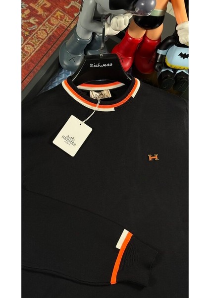 Metal Logo Detaylı Erkek Kazak