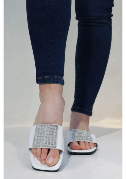 Kare Taş Tokalı Yazlık Kadın Terlik Düz Tabanlı Terlik Beyaz modelleri