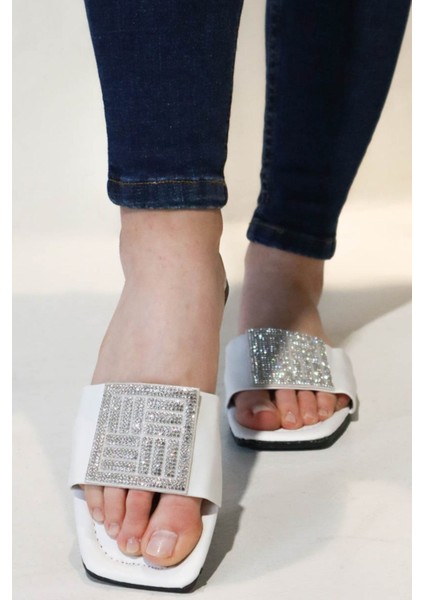 Kare Taş Tokalı Yazlık Kadın Terlik Düz Tabanlı Terlik Beyaz fırsatları