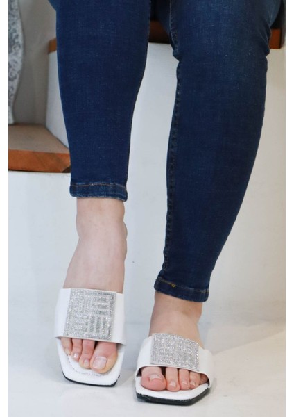 Kare Taş Tokalı Yazlık Kadın Terlik Düz Tabanlı Terlik Beyaz indirimleri