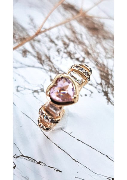 Kadın Pembe Kalp Yanları Zirkon Gold Renk Çelik Yüzük