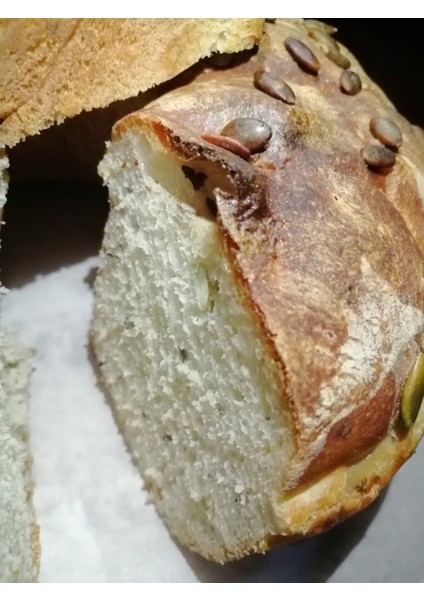 Doğal Ekşi Mayalı Tahıllı Kabak Çekirdekli Çiçek Ekmek 900GR