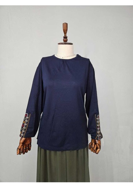 Kadın Likralı Orta Yaş ve Üzeri Dört Mevsim Anne Penye Bluz Yeni Sezon Kolu Işlemeli Lacivert - L