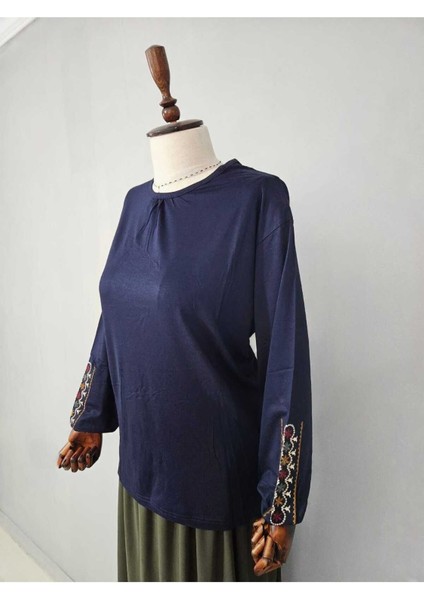 Kadın Likralı Orta Yaş ve Üzeri Dört Mevsim Anne Penye Bluz Yeni Sezon Kolu Işlemeli Lacivert - L modelleri