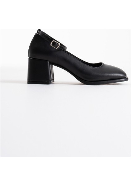 Siyah Topuklu Bilek Ipli Rugan Ayakkabı fırsatları