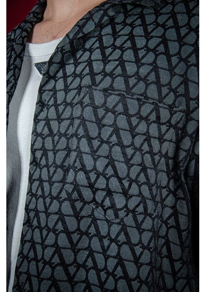 Monogram Detaylı Yarım Kollu Erkek Gömlek modelleri