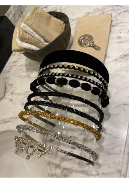 Beyaz Yetişkin Taç Standı, Şık ve Kullanışlı Ev Dekoru Aksesuarı