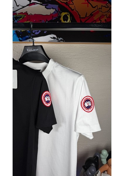 Kolda Patch Logo Detaylı Erkek T-Shirt – Modern Tarzın Zarif Tamamlayıcısı