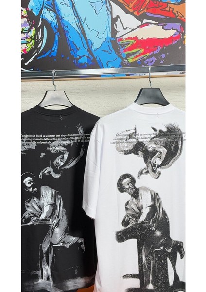 Erkek T-Shirt – Arka Baskı Detaylı Beyaz, Modern ve Şık Tasarım