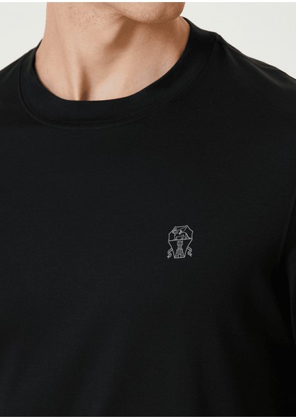 Erkek Siyah Renk T-Shirt – Logo Baskılı, Şık ve Rahat Tasarım