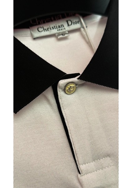 İthal Nakış Logo Detaylı Beyaz Polo Yaka T-Shirt – Şıklık ve Konforun Kusursuz Dengesi