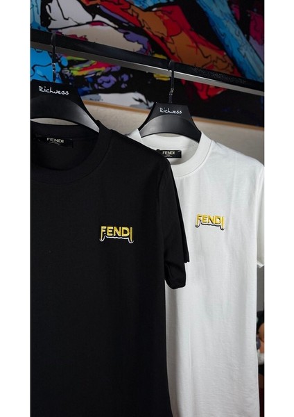 Erkek T-Shirt – Logo Nakış Detaylı, Modern ve Zarif Tasarım