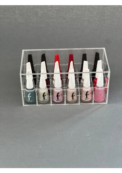 Beyaz 18'li Şeffaf Oje Standı, Düzenli Saklama ve Kullanım Kolaylığı Sağlar.