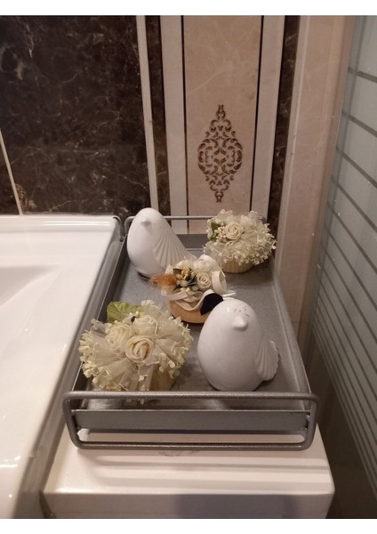 Gri ve Gümüş Renkli Masa Üstü ve Banyo Düzenleyici Seti, Şık ve Kullanışlı.