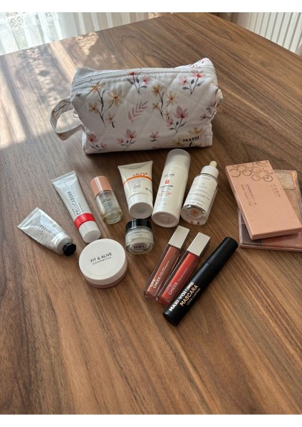 Beyaz Renkli Şık Makyaj Çantası, Pratik ve Kullanışlı Tasarım fiyatları