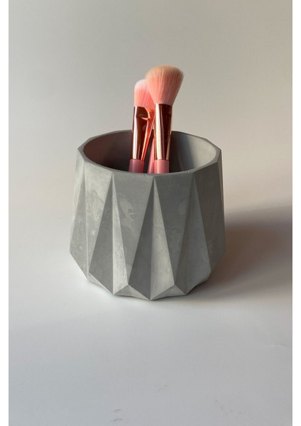 Şık Gri Çizgili Makyaj Organizeri, Taraklık ile Düzenli ve Kullanışlı Tasarım