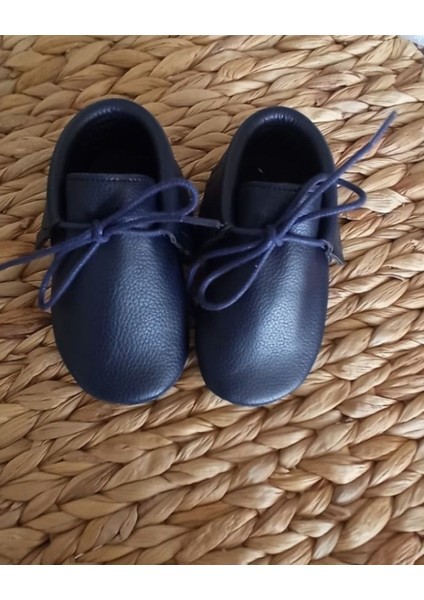 Bebeğinize Sade Şık Lacivert Bebek Ayakkabı modelleri