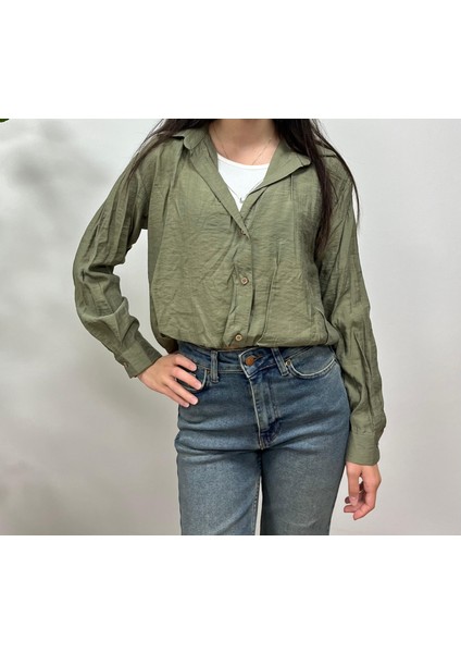 Kendinden Bluzlu ve Kolye Detaylı Gömlek