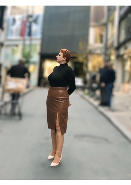 Önden Yırtmaçlı Deri Etek indirimleri