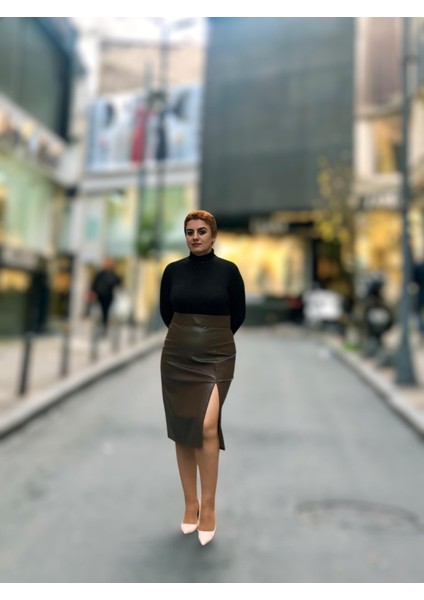 Önden Yırtmaçlı Deri Etek