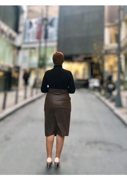 Önden Yırtmaçlı Deri Etek indirimleri