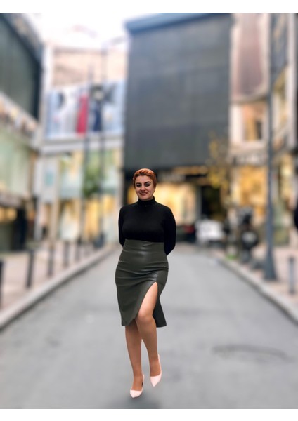 Önden Yırtmaçlı Deri Etek indirimleri