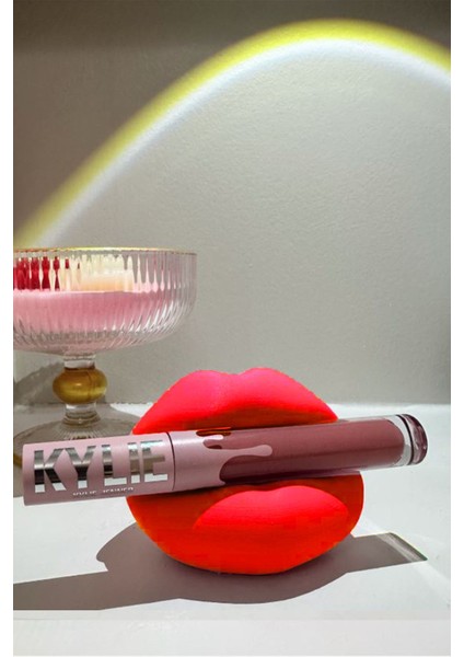 Kırmızı Dudak Makyaj Organizeri, Dekoratif ve Pratik 8 Cm, Şık Tasarım