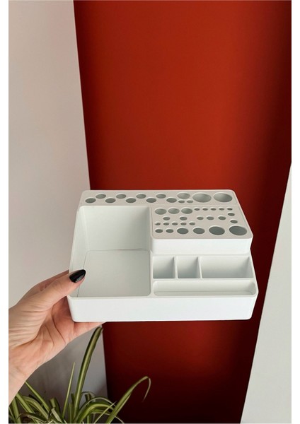 Beyaz Makyaj ve Fırça Düzenleyici, Şık ve Kullanışlı Tasarım