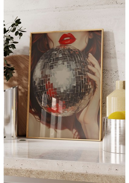 Ahşap Çerçeveli Tablo, Disko Toplu Kadın Portresi, Genç Odası Dekoru Poster No: 109606 fırsatları