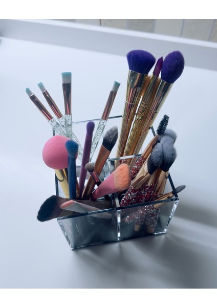 4 Bölmeli Kapaklı Şeffaf ve Siyah Organizer, Düzenli ve Şık Depolama Çözümü fırsatları