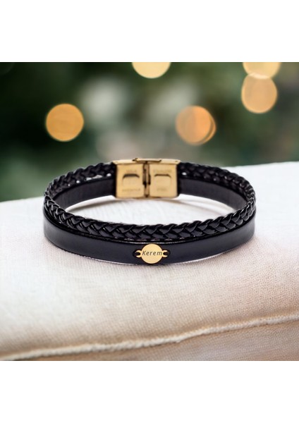 Altın Plakalı 14 Ayar Kerem Yazılı Doğal Siyah Derili Yuvarlak Figürlü Hediye BILEKLIK-536ISIM