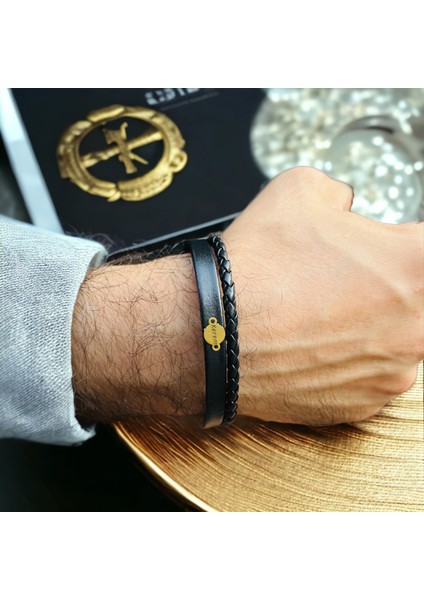 Altın Plakalı 14 Ayar Kerem Yazılı Doğal Siyah Derili Yuvarlak Figürlü Hediye BILEKLIK-536ISIM fiyatları