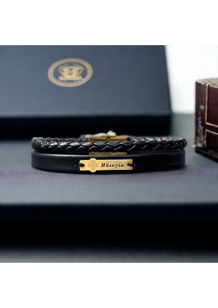 Altın Plakalı 14 Ayar Hüseyin Yazılı Çiçek Figürlü Doğal Siyah Derili Hediye BILEKLIK-539ISIM