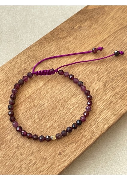 14 Ayar Altın Küp Detaylı Doğal Parlak Granat Taşlı Zarif El Işi Altın Bileklik