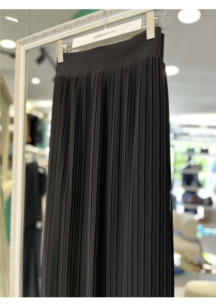 Nurgün Piliseli Etek 3060 - Siyah - 1 fiyatları