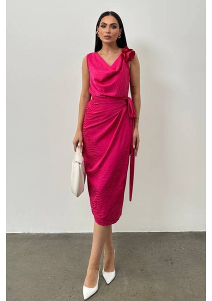 Zıshan Saten Gül Aksesuarlı Kuşak Bağlamalı Degaje Yaka Şık Parlak Gece Abiye & Elbise 002