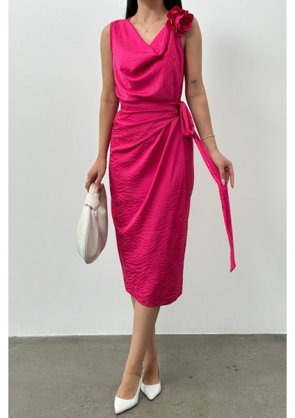 Zıshan Saten Gül Aksesuarlı Kuşak Bağlamalı Degaje Yaka Şık Parlak Gece Abiye & Elbise 002 fiyatları