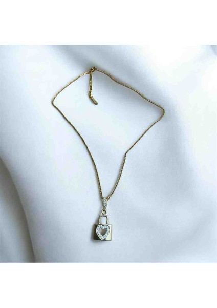 Zirkon Taşlı Kilit Kalp Detaylı Çelik Kolye modelleri