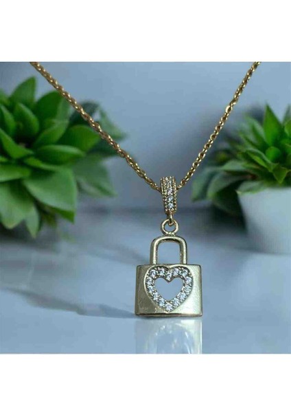 Zirkon Taşlı Kilit Kalp Detaylı Çelik Kolye fırsatları