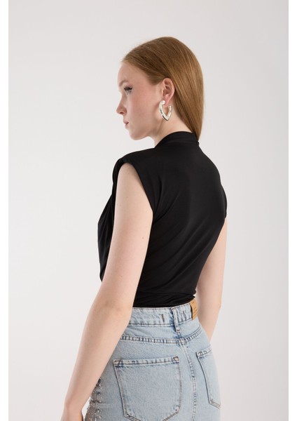 Anvelop Yaka Vatkalı Çıtçıtlı Kadın Bluz