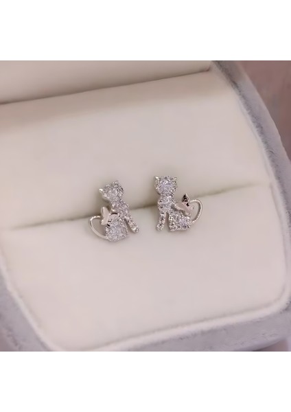 Mistik Ikili: Kedi ve Kelebek Gümüş Tasarım Küpe fırsatları