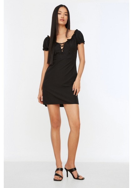 Shopeonly siyah Vücuda Oturan Mini Dokuma Astarlı Bağlama Detaylı Elbise