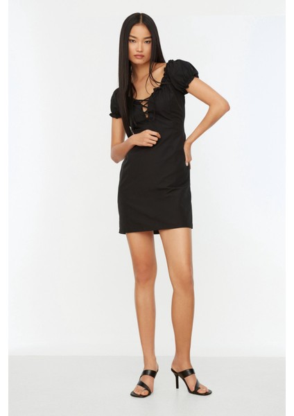 Shopeonly siyah Vücuda Oturan Mini Dokuma Astarlı Bağlama Detaylı Elbise fiyatları