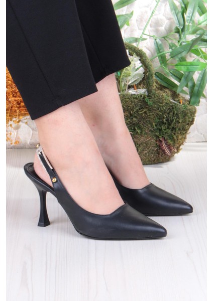 086-5047 Fls Önü Kapalı Taşlı Toka Detaylı Arkası Açık Topuklu Ayakkabı