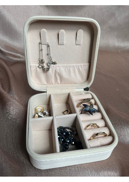 Ekru Mini Seyahat Takı Çantası, Şık ve Kullanışlı Taşımak İçin İdeal Seçim